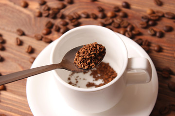  Put instant coffee in a cup. Flavored coffee