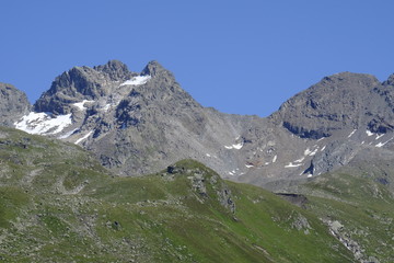 Fototapeta na wymiar Silvrettagruppe in den Zentralalpen zwischen der Schweiz und Österreich von Österreich aus gesehen