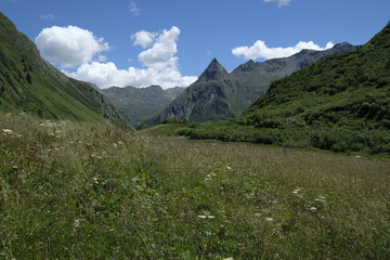 Landschaft am Zeinissee bei Galtür zwischen der Silvretta- und Ferwallgruppe an der Grenze zwischen Tirol und Vorarlberg, Österreich
