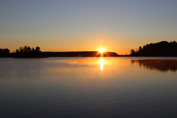 Obraz na płótnie Canvas Восход на озере Селигер