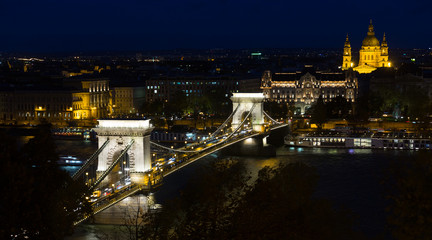 Fototapeta na wymiar Chain Bridge and St.Stephen Basilica at night