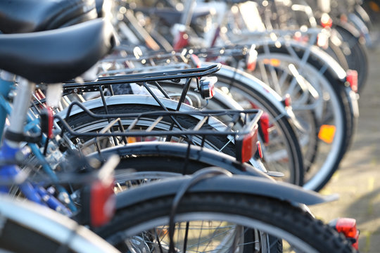 Fahrr&auml;der im Fahrradst&auml;nder