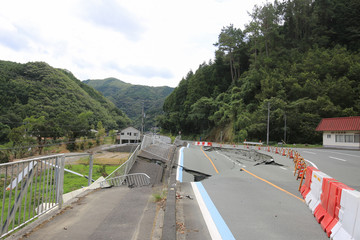災害：道路崩壊