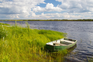 Obraz premium Landscape with boat on the river