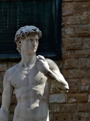 Naklejka premium El David es una escultura de mármol blanco realizada por Miguel Ángel Buonarroti