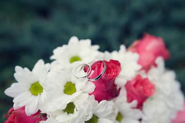 bridal bouquet with wedding rings