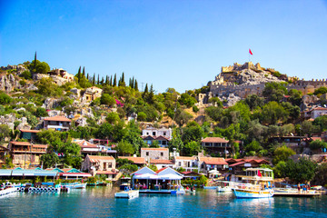 Naklejka premium Starożytna wioska Simena na wybrzeżu Morza Śródziemnego w rejonie Kekova w prowincji Antalya