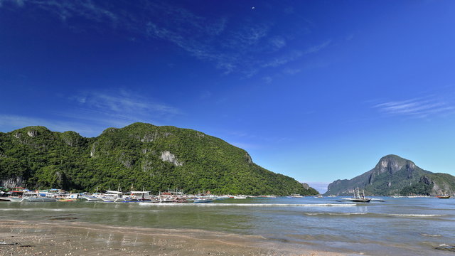 Fishing and tour boats moored at El Nido beach-Bacuit bay-Palawan-Philippines-0830