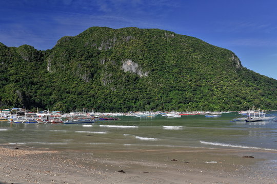 Fishing and tour boats moored at El Nido beach-Bacuit bay-Palawan-Philippines-0831