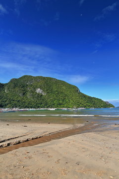 Fishing and tour boats moored at El Nido beach-Bacuit bay-Palawan-Philippines-0833
