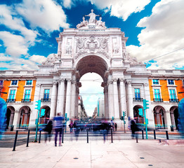 Lisboa,Portugal.Arco del triunfo y plaza del comercio.Tranvía y paisaje de la ciudad.