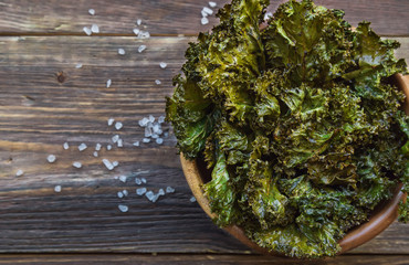 Homemade green kale chips