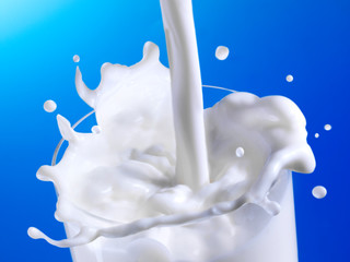 milk splash INTO GLASS