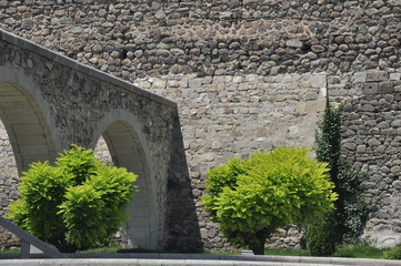 Fototapeta na wymiar Rabati Castle in Georgia. Historic place. A castle on the hill with króżganki and towers.