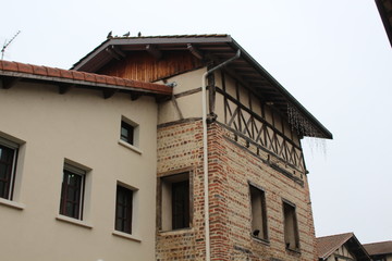 ARCHITECTURE DE LA DOMBES - MAISONS ET EGLISES - AIN