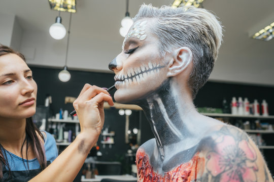 Girl Painted as an Skeleton. 