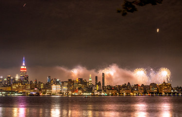 Fototapeta na wymiar NYC Fireworks XXII