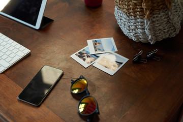 Various accesories on top of desk