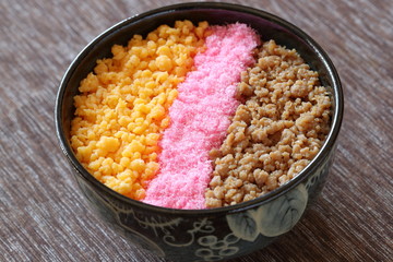 三色丼
