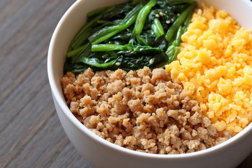 三色丼