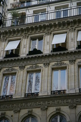 フランスの伝統的な建築の窓