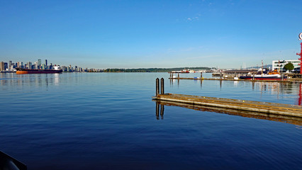 Fototapeta premium Across The Vancouver Waterfront And Stanley Park