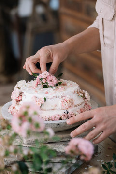 Person decorating Pavlova cake