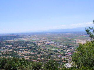 Obraz premium Panorama view from the observation deck at the top of the mountain range.