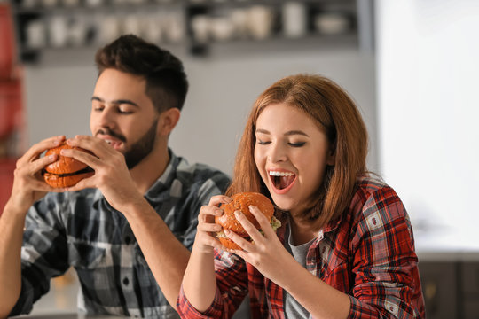 Couple Eating Burger Images – Browse 4,772 Stock Photos, Vectors, and Video  | Adobe Stock