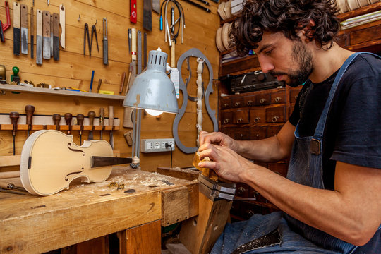 craftsman violinmaker began working on a new violin