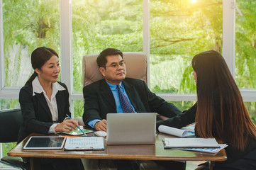 Managers and employees Talking about work in the workplace