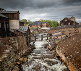 Fototapeta na wymiar Smelting house and river Hyttelva in mining town Roros.