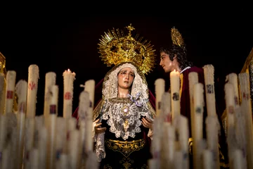 Foto op Aluminium virgen con las velas encendidas en semana santa de Huelva y Andalucía  Sevilla © Ruten