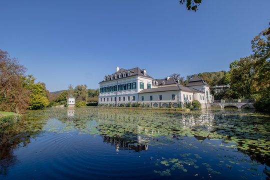 Das Schloss Laudon, auch Schloss Hadersdorf genannt, ist ein barockes Wasserschloss in Hadersdorf, das heute zum 14. Wiener Gemeindebezirk Penzing geh&ouml;rt.
