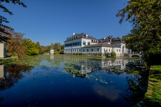 Das Schloss Laudon, auch Schloss Hadersdorf genannt, ist ein barockes Wasserschloss in Hadersdorf, das heute zum 14. Wiener Gemeindebezirk Penzing geh&ouml;rt.