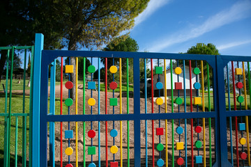 reja de color con figuras 