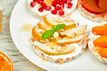 Rice Crisp bread healthy snack with tropical fruit