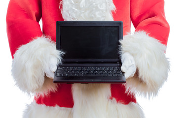 Nahaufnahme, Weihnachtsmann hält Netbook, Notebook Computer. Freisteller, isoliert auf weissem...