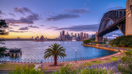 Naklejka premium Sunrise on Sydney Harbour from Milsons Point, NSW, Australia