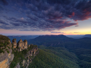 The Three Sisters en de Blue Mountains bij zonsondergang, Katoomba, NSW, Australië