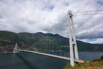 Hardangerbrücke über den Eidfjord in Norwegen / Skandinavien