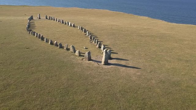 Steinformation Ales Stenar in Südschweden an der Ostseeküste
