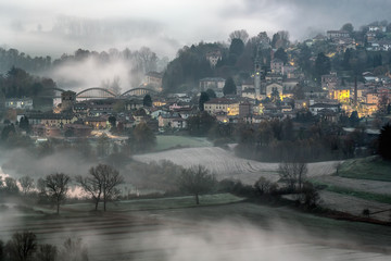 Naklejka premium Brivio all'alba, Lombardia, Italia