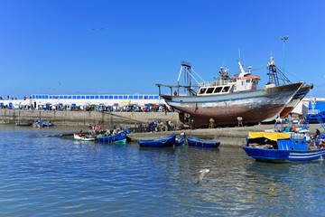 Blaue Fischerboote im Hafen, Essaouira, Marokko, Afrika