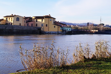 Visions walking along the Arno river, near Florence, at dawn