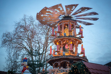 Deutschland, Baden-Württemberg, Karlsruhe, Weihnachtsmarkt auf dem Stephansplatz