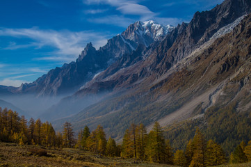 Fototapeta na wymiar autumn landscape in the Italian Alps