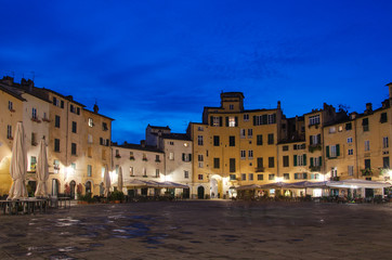 Naklejka na ściany i meble Lucca, piazza dell'Anfiteatro.