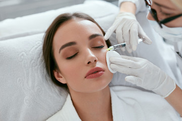 Obraz na płótnie Canvas Cosmetology Procedure. Woman Receiving Face Skin Lift Injections