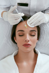 Obraz na płótnie Canvas Beauty Injections. Woman On Rejuvenation Procedure In Clinic